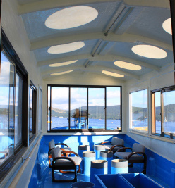 トイレ完備・広い船内