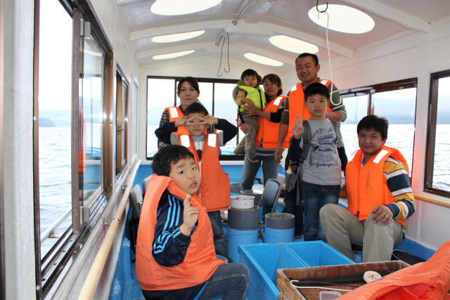 家族みんなで楽しくワカサギドーム船